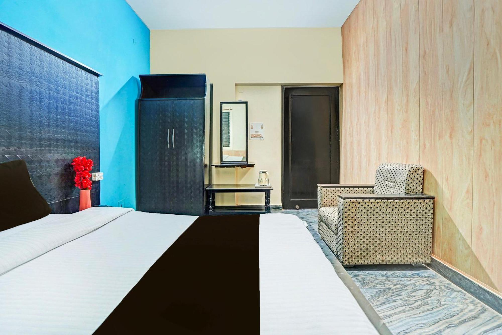 Super Collection O Mathura Near Railway Station Екстер'єр фото