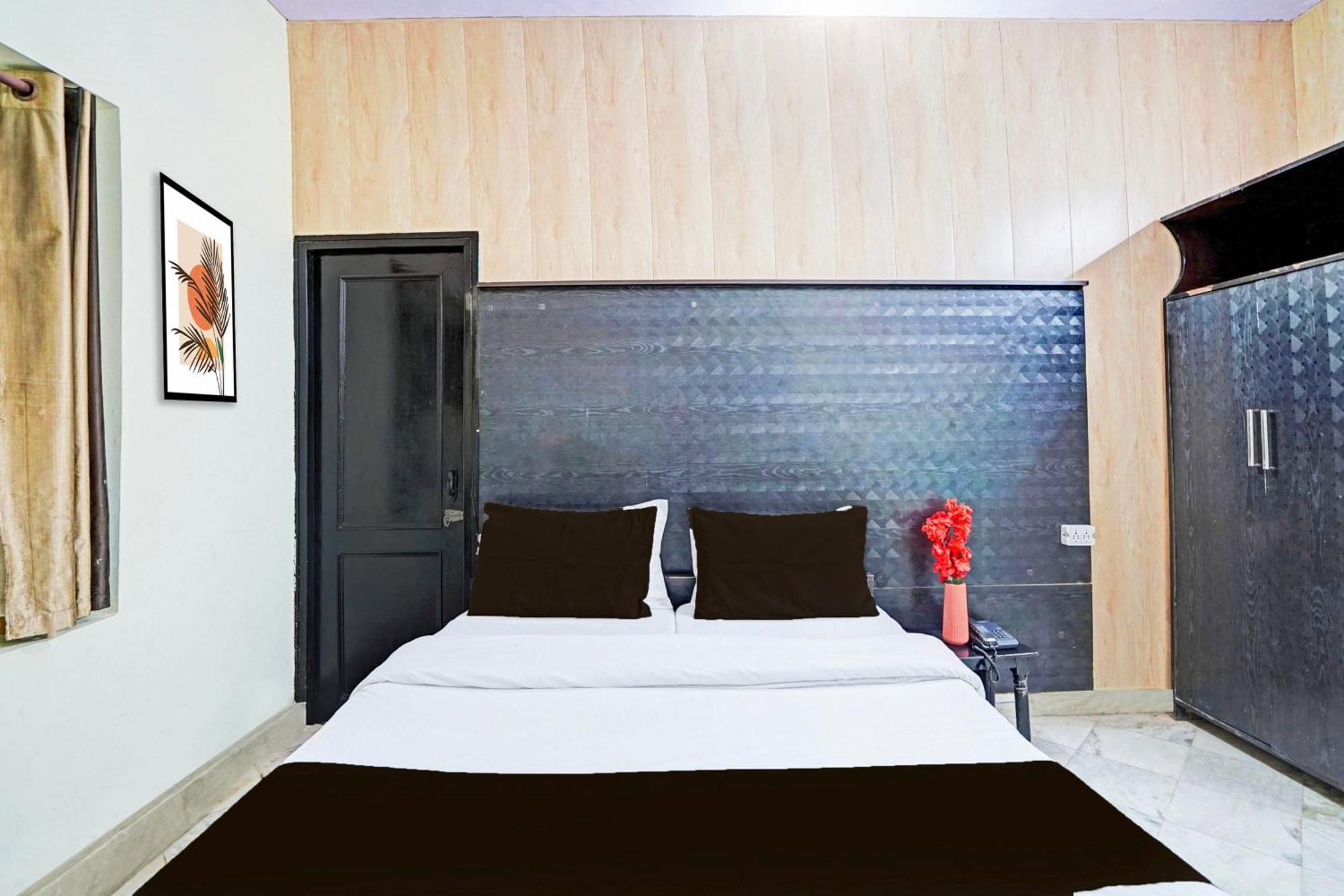 Super Collection O Mathura Near Railway Station Екстер'єр фото