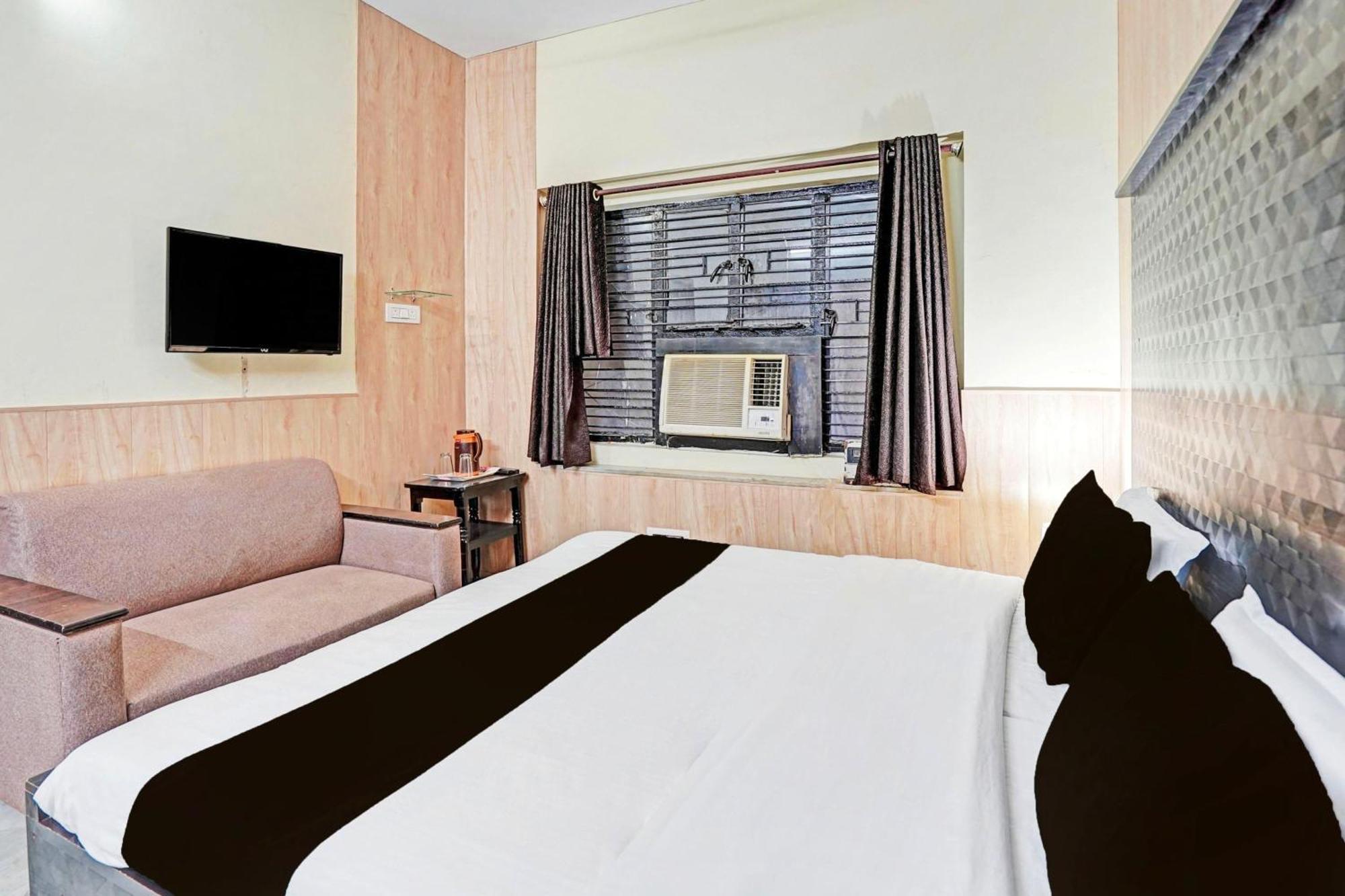 Super Collection O Mathura Near Railway Station Екстер'єр фото