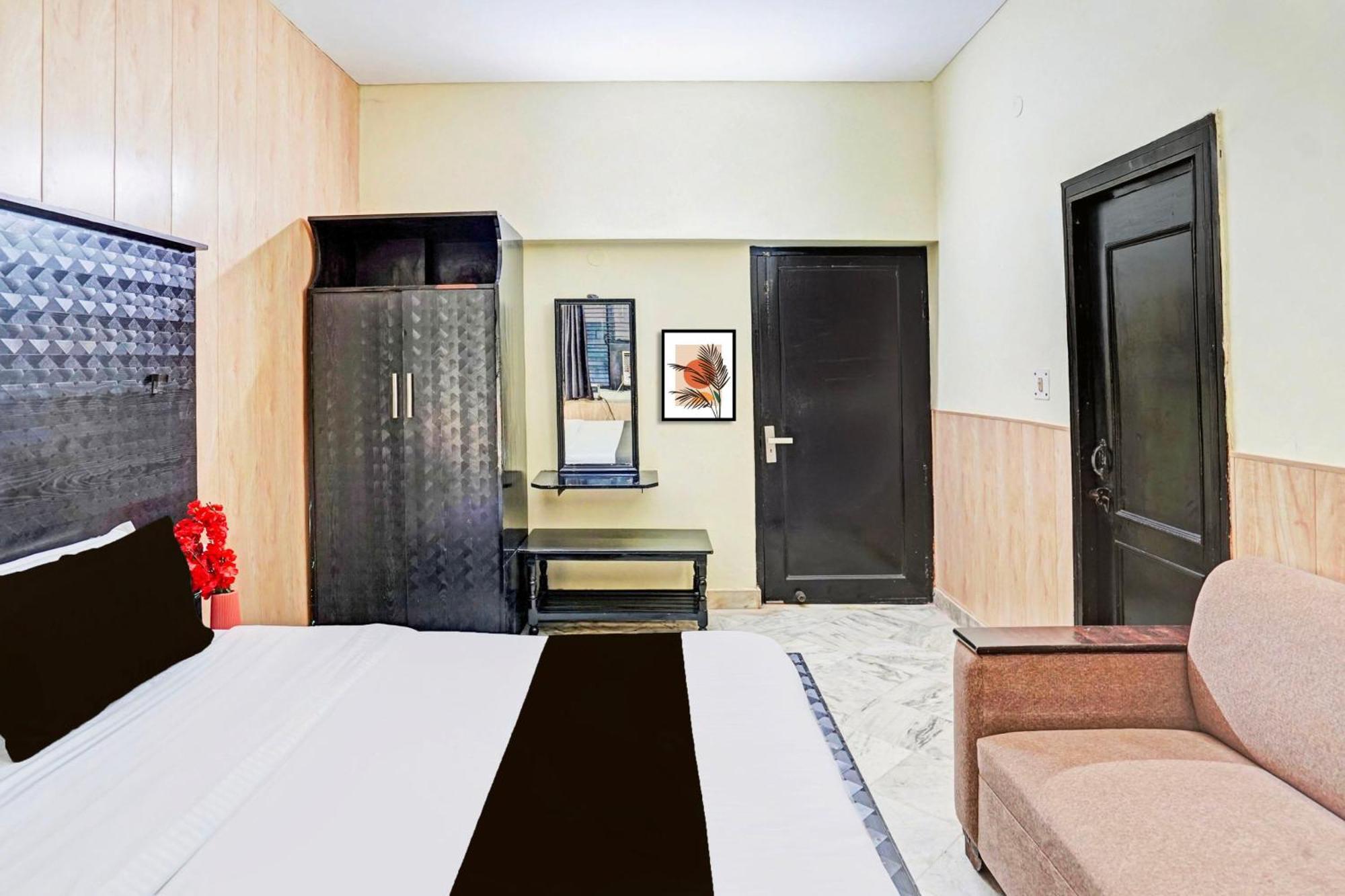 Super Collection O Mathura Near Railway Station Екстер'єр фото