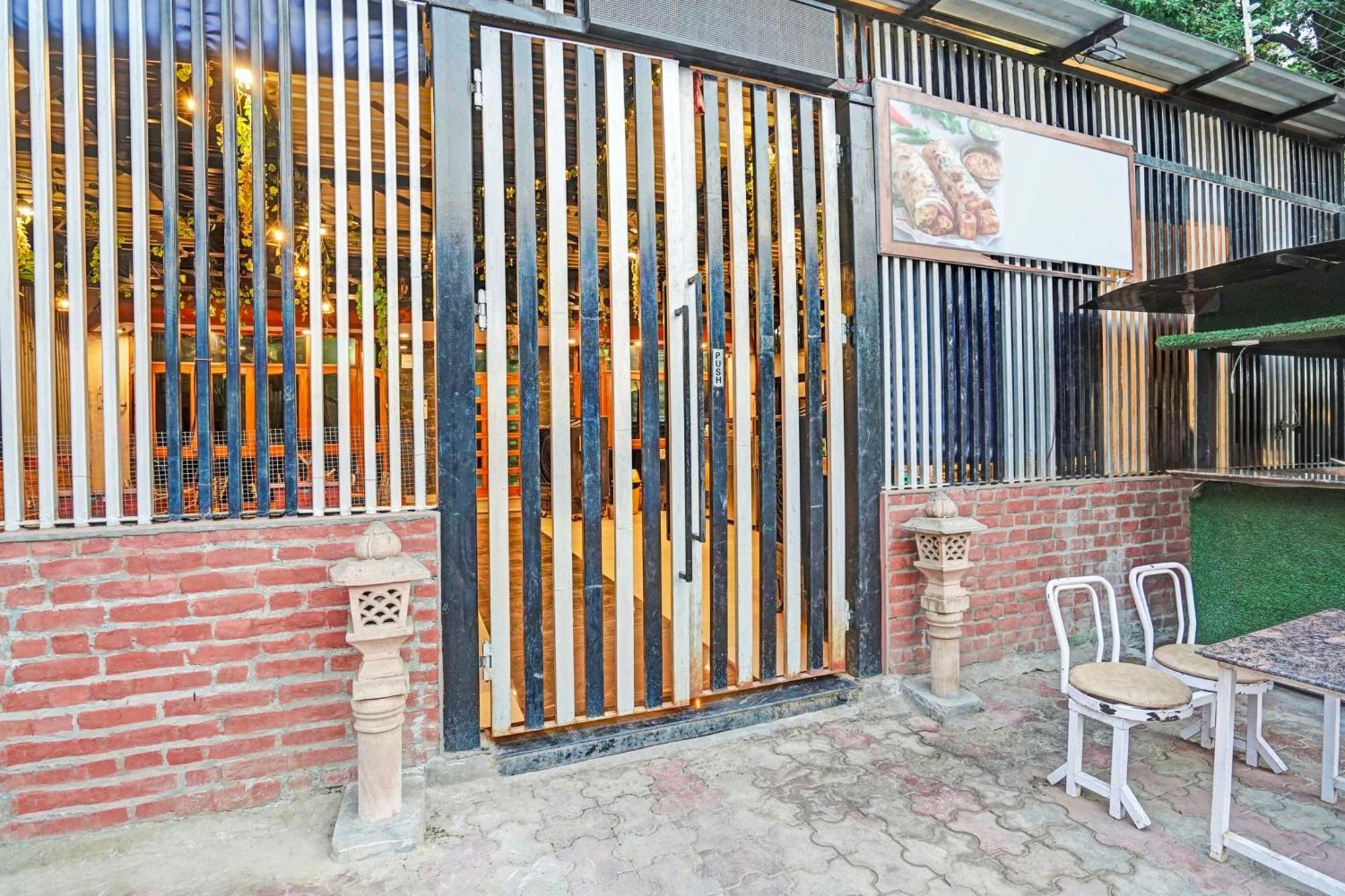 Super Collection O Mathura Near Railway Station Екстер'єр фото
