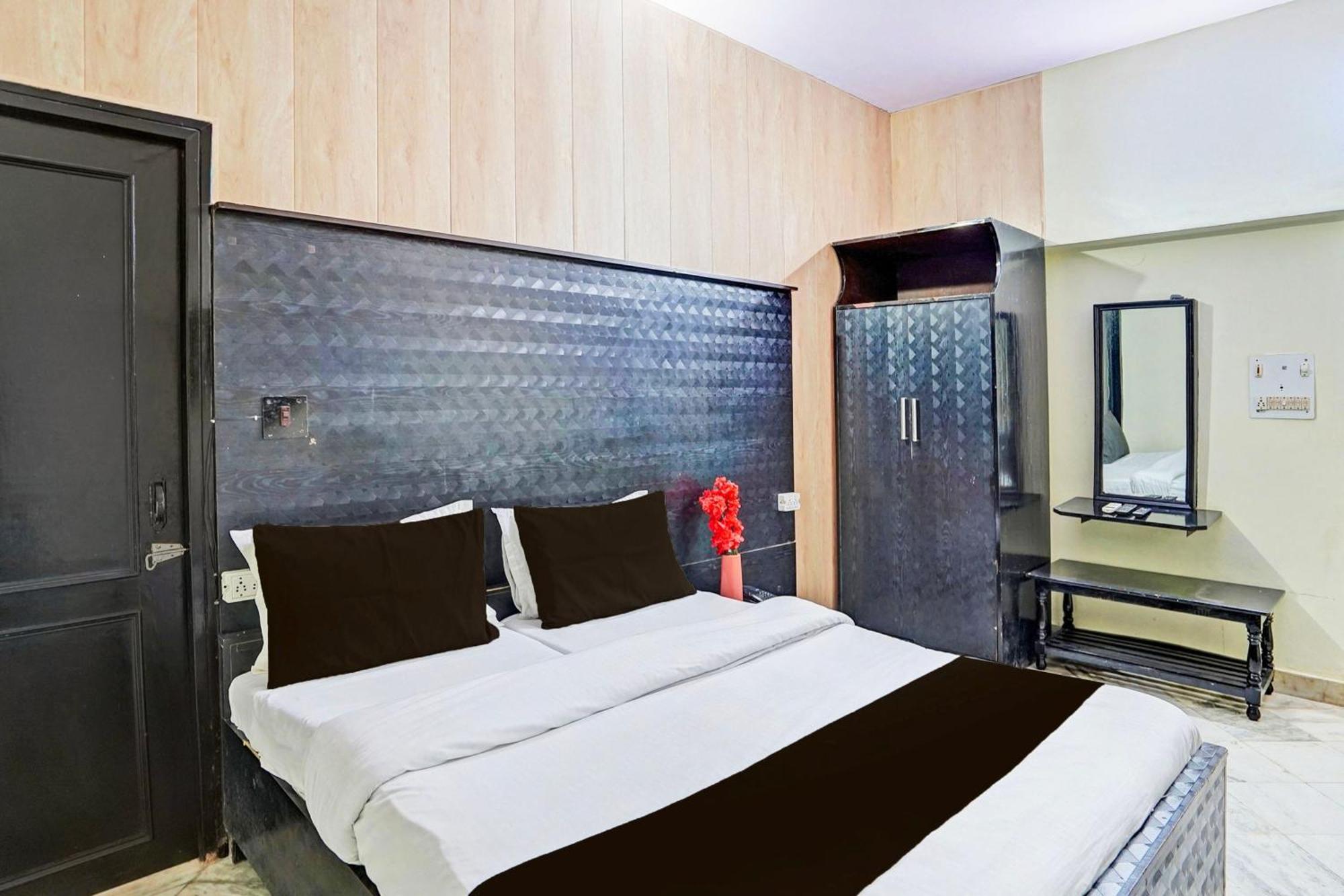 Super Collection O Mathura Near Railway Station Екстер'єр фото