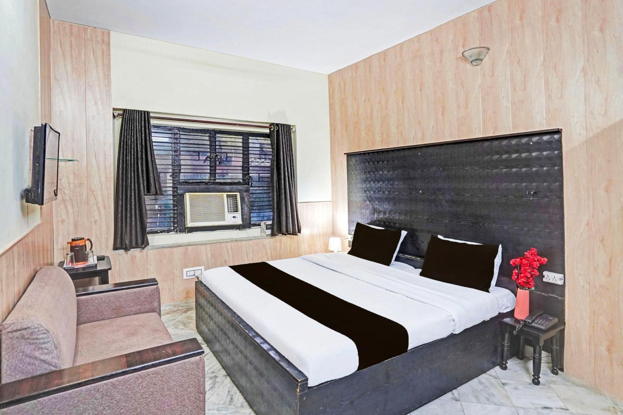 Super Collection O Mathura Near Railway Station Екстер'єр фото