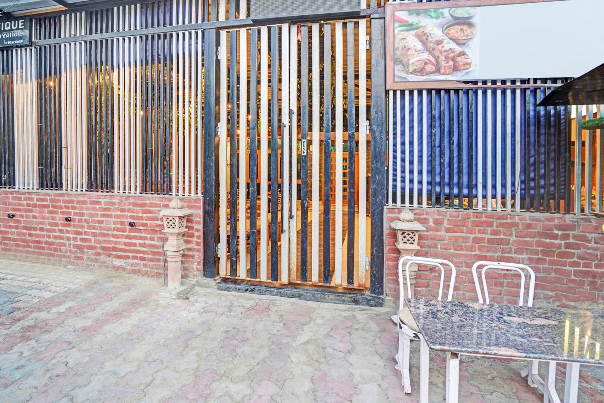 Super Collection O Mathura Near Railway Station Екстер'єр фото
