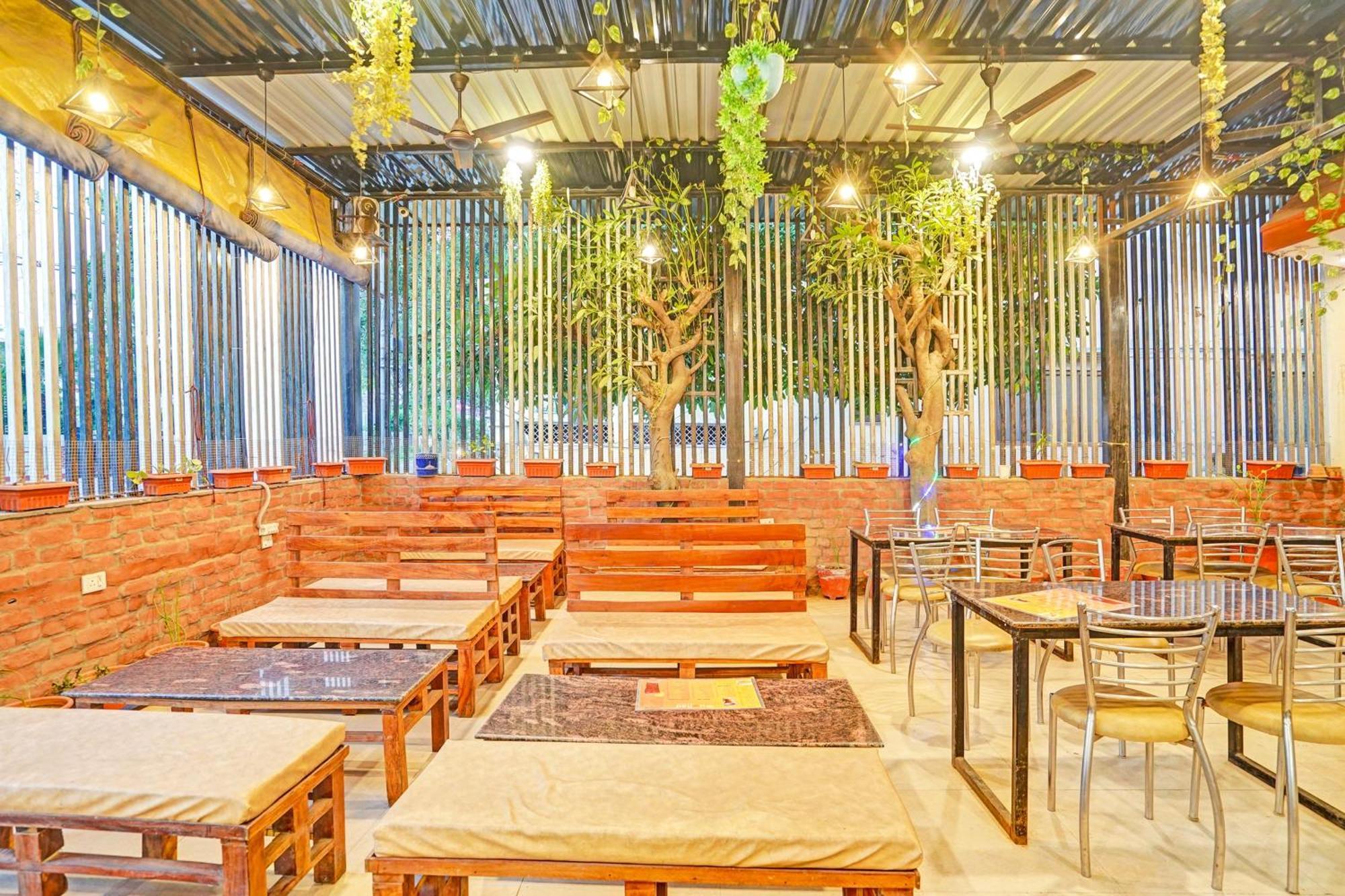 Super Collection O Mathura Near Railway Station Екстер'єр фото